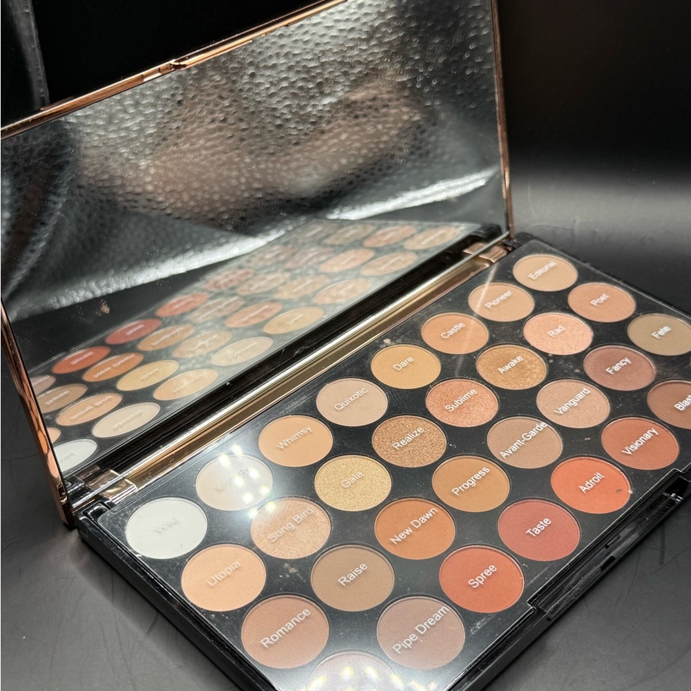 Revolution Brown and Tan Eyeshadow Palette with Mirror